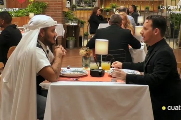 Erick y Dani, dos comensales de First Dates durante su cita (Mediaset).