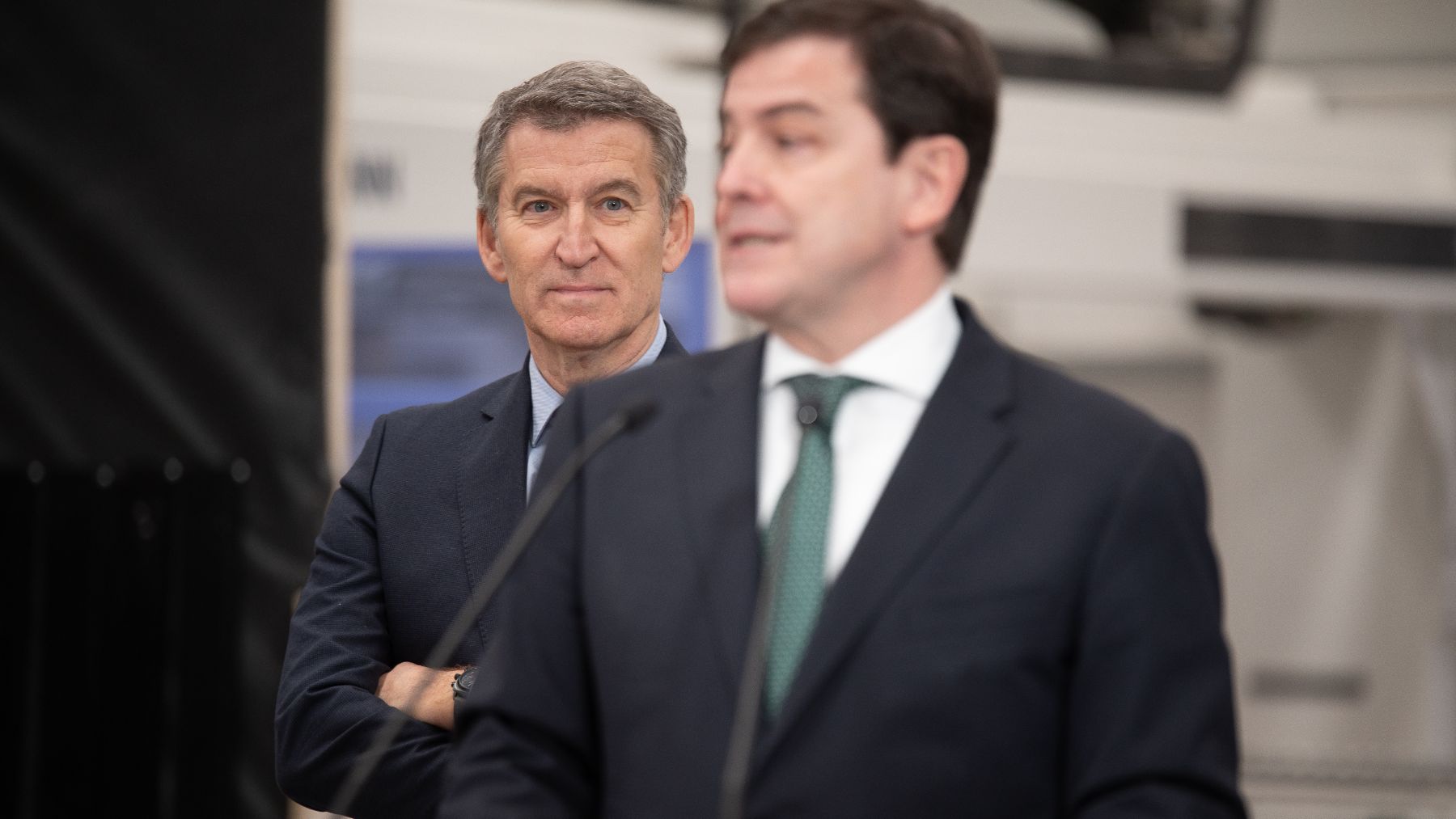 Génova sugiere a Mañueco adelantar las elecciones a después del verano