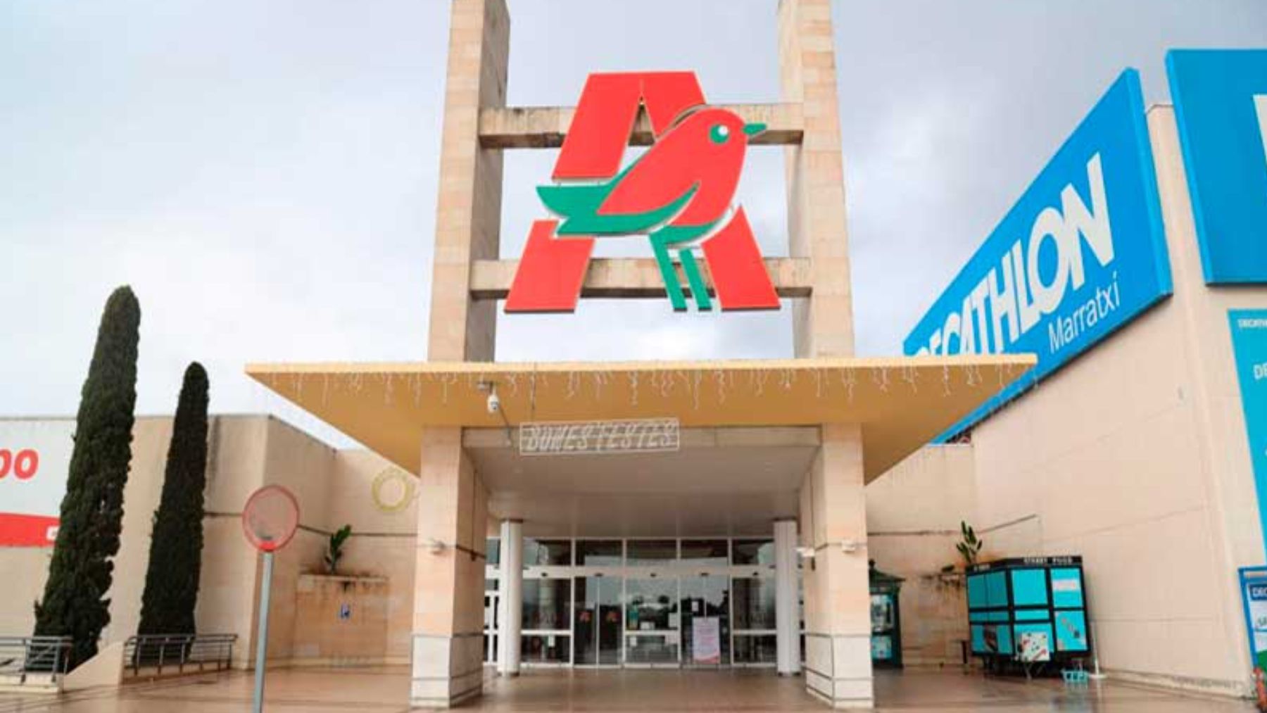 Mallorca se salva del cierre de 25 supermercados e hipermercados de Alcampo en España