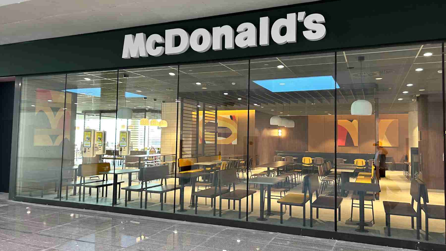 McDonald’s inaugura su mayor restaurante en Europa en el aeropuerto de Palma
