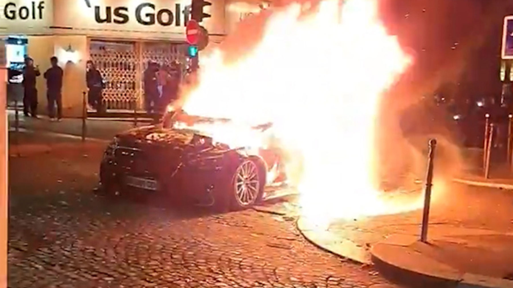 Caos en París tras pasar el PSG a la final de Champions: atropellos, coches incendiados y 43 detenidos