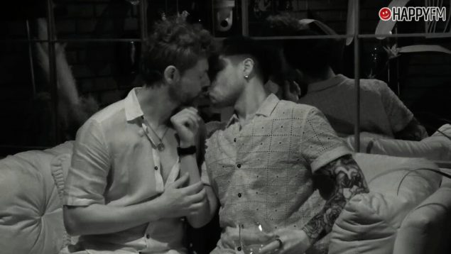 Gideon y Maxi en First Dates. (Mediaset)