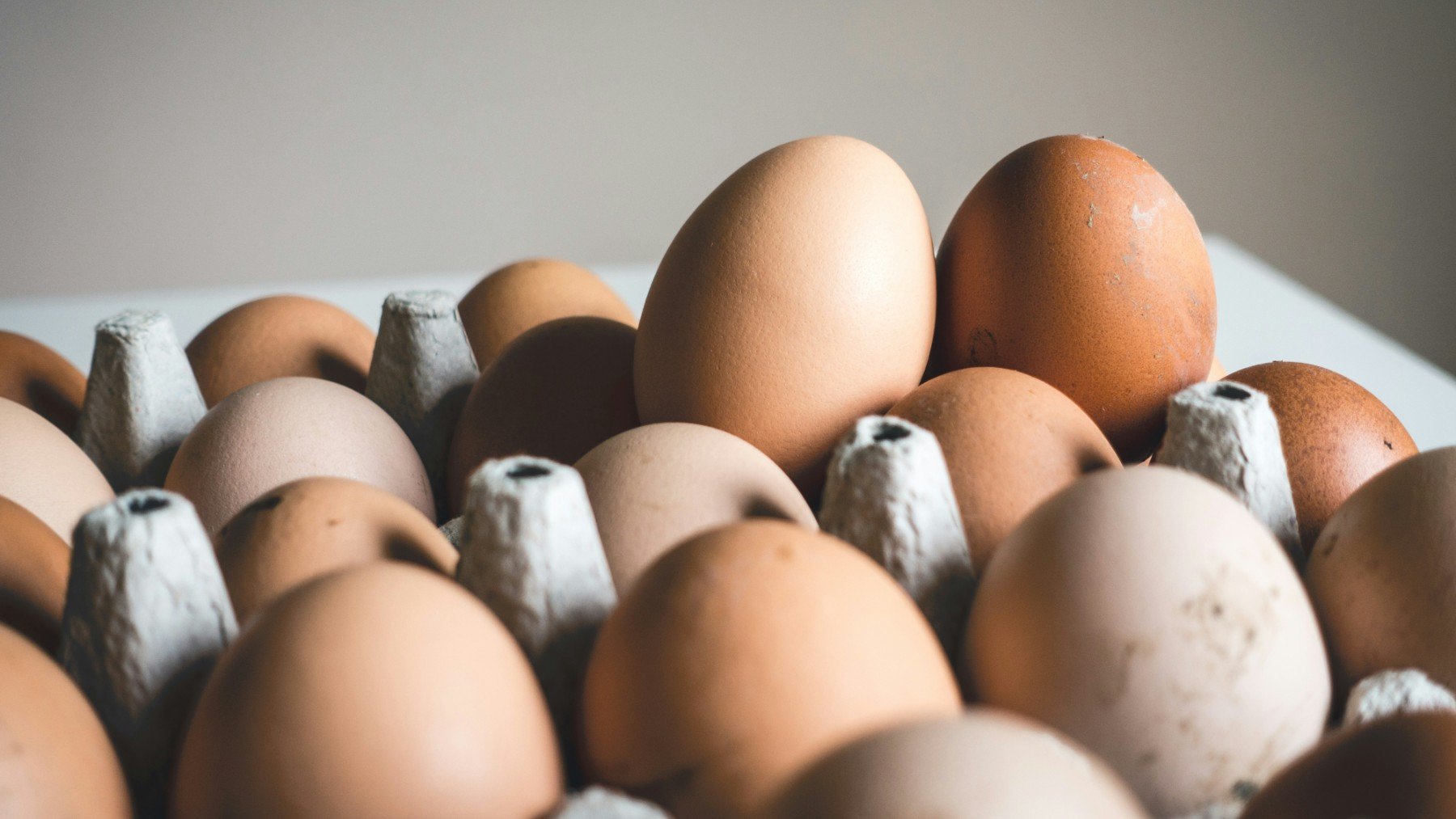 Lo estás haciendo mal: así es como debes guardar los huevos para que duren el doble