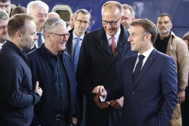 Emmanuel Macron, Keir Starmer, Friedrich Merz y Donald Tusk, Kiev, Ucrania, Volodímir Zelenski, Putin, Rusia, Francia, Reino Unido, Alemania, Polonia, guerra, acuerdo de paz, alto el fuego, garantías de seguridad, Unión Europea, Europa
