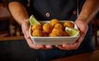 Truco de los cocineros para que las croquetas no se rompan, mejores trucos para freír croquetas, truco de cocina para fritura perfecta, cómo freír las croquetas según los expertos, mejor truco para hacer croquetas caseras.