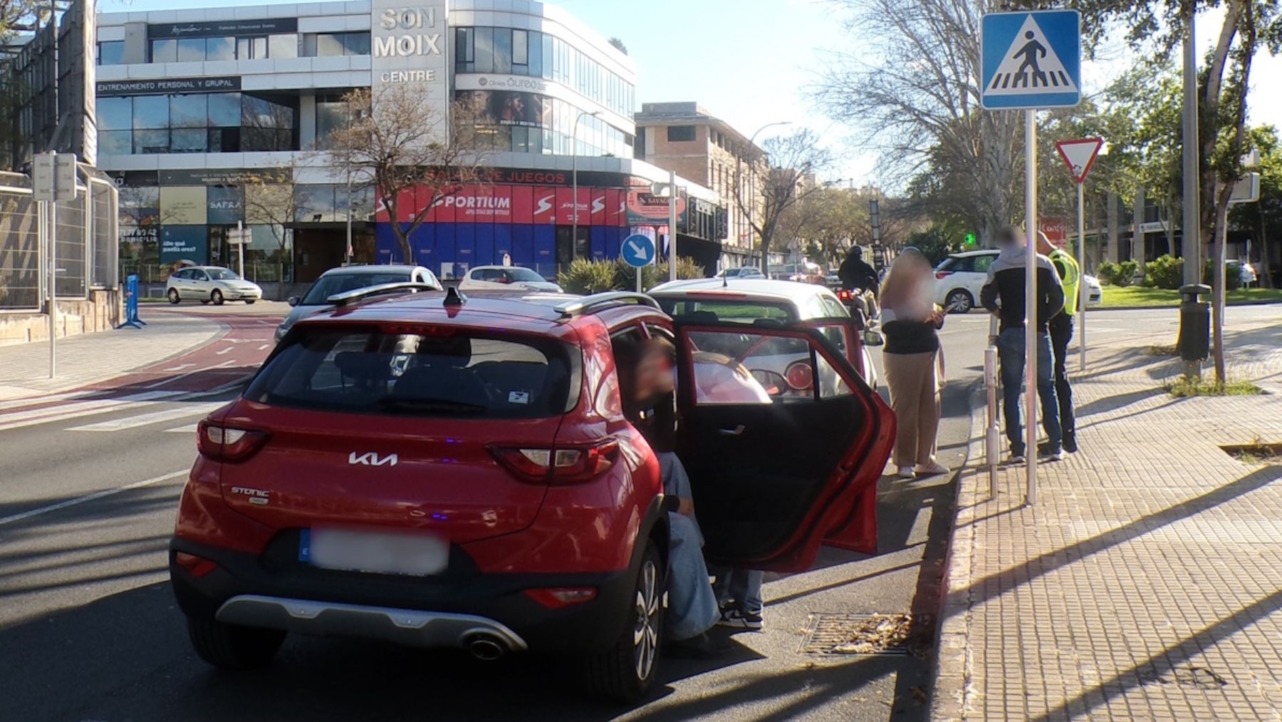 Una conductora sin carnet se estampa contra un coche parado en el Camí dels Reis de Palma