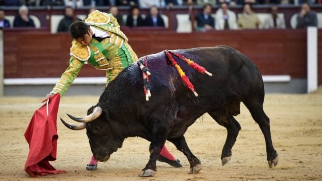 La espada aleja a Perera de la puerta grande tras una rotunda faena