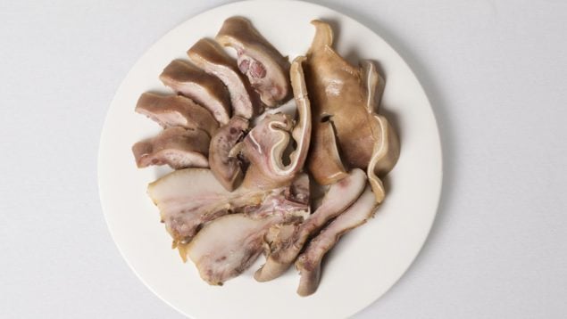 La cachucha es típica de Galicia pero en España da repelús, mejores platos de la gastronomía española, platos gallegos desconocidos en España, matanza y Galicia, comida de aprovechamiento gallega, casquería en España.