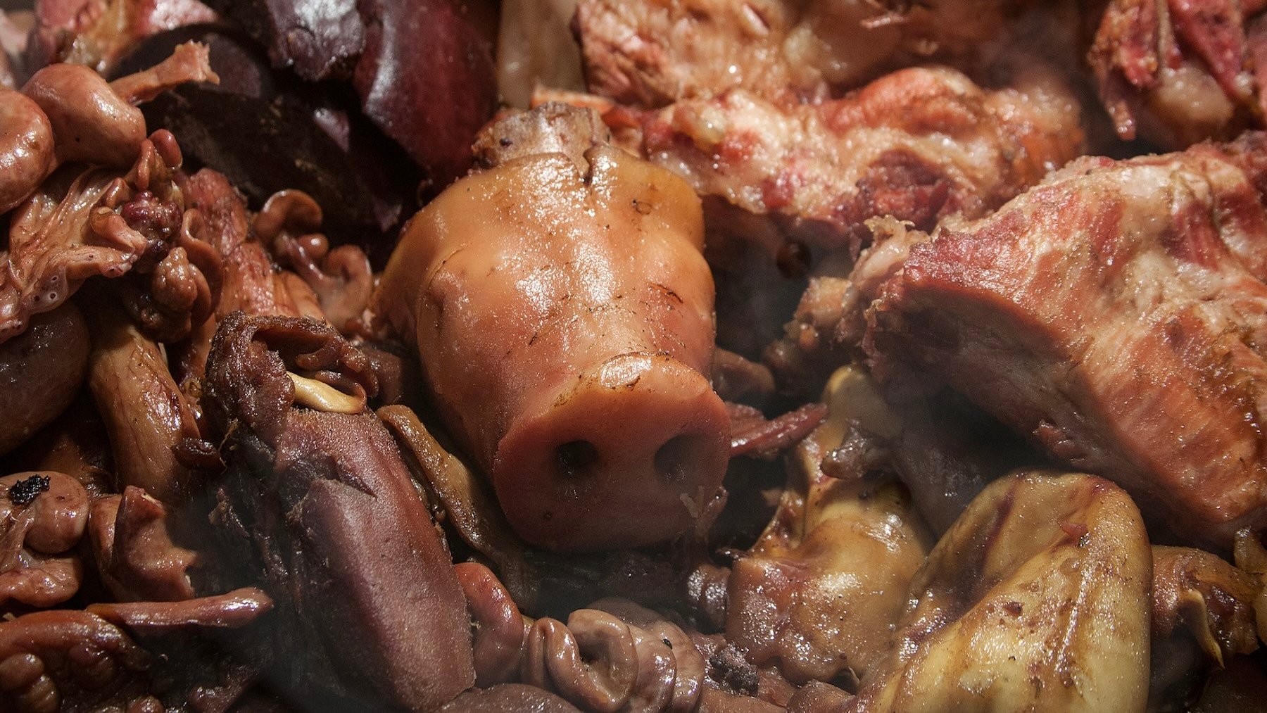 Ni cochinillo ni lechazo: este manjar extremeño se hace con partes del cerdo que el resto de España desprecia