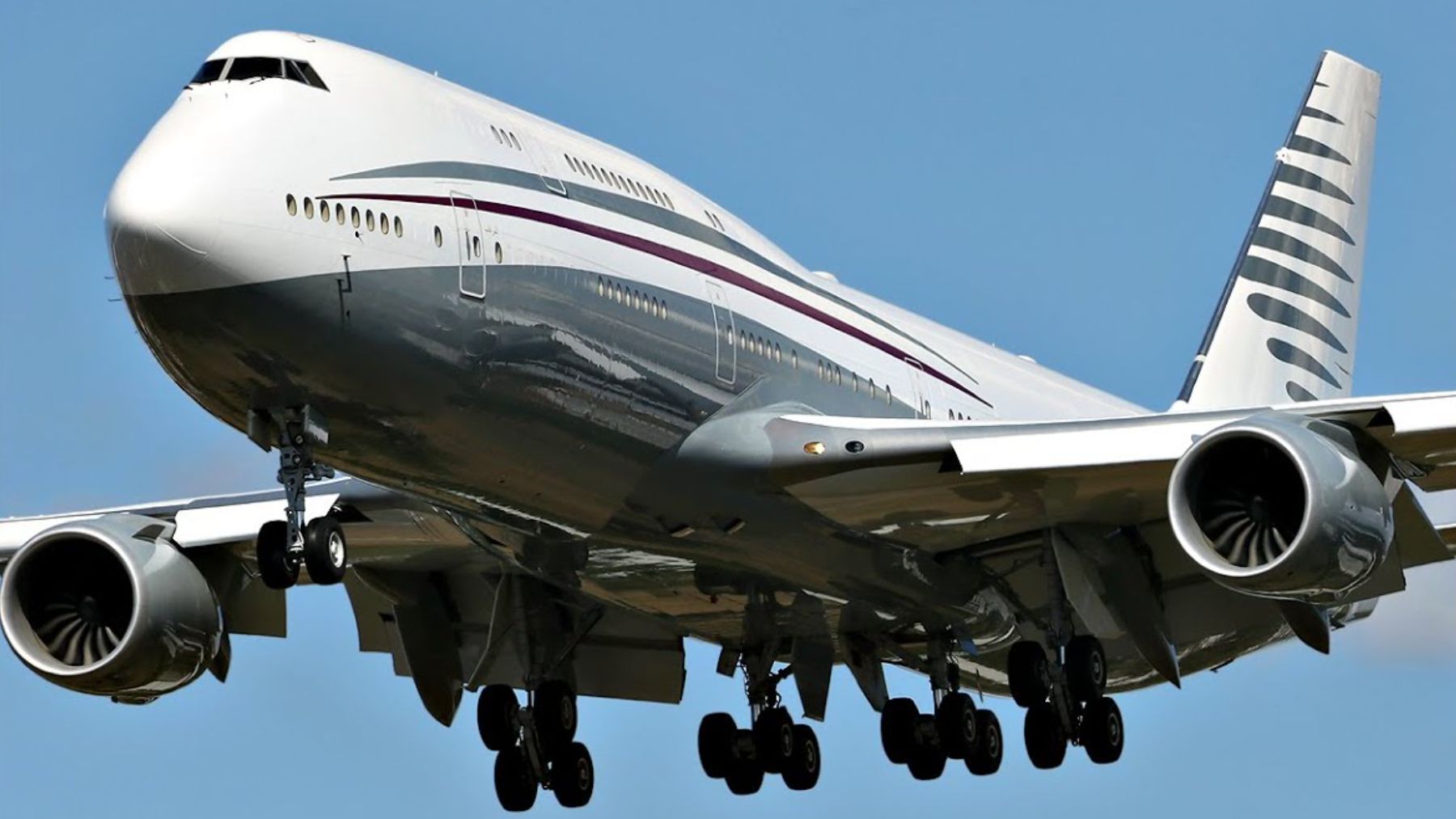 El Boeing 747-8 que Qatar va a regalar a Trump, aterriza en Miami.