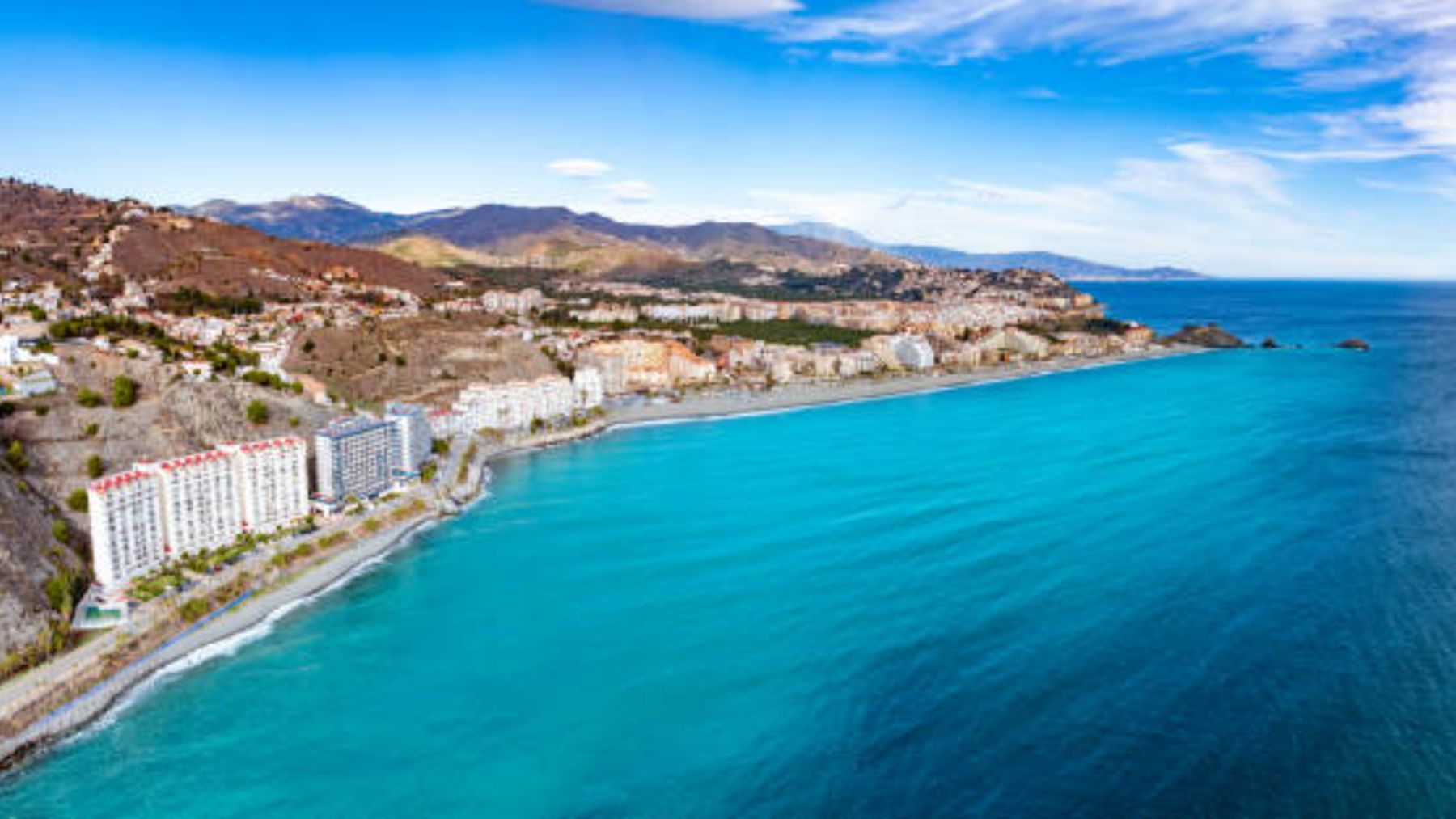 El paraíso para jubilarse en España según los británicos: vida de lujo con una paga de 1000 euros