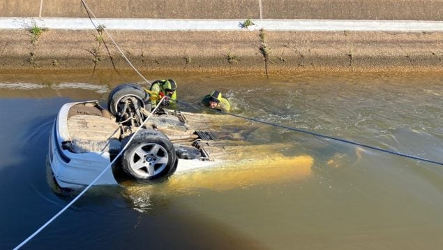 Mueren tres jóvenes ahogados tras caer su coche a un canal en Huelva