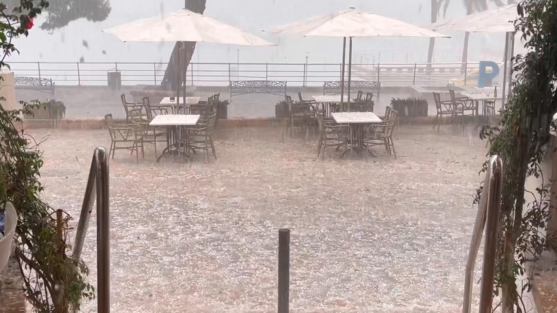 Portocristo bajo el granizo