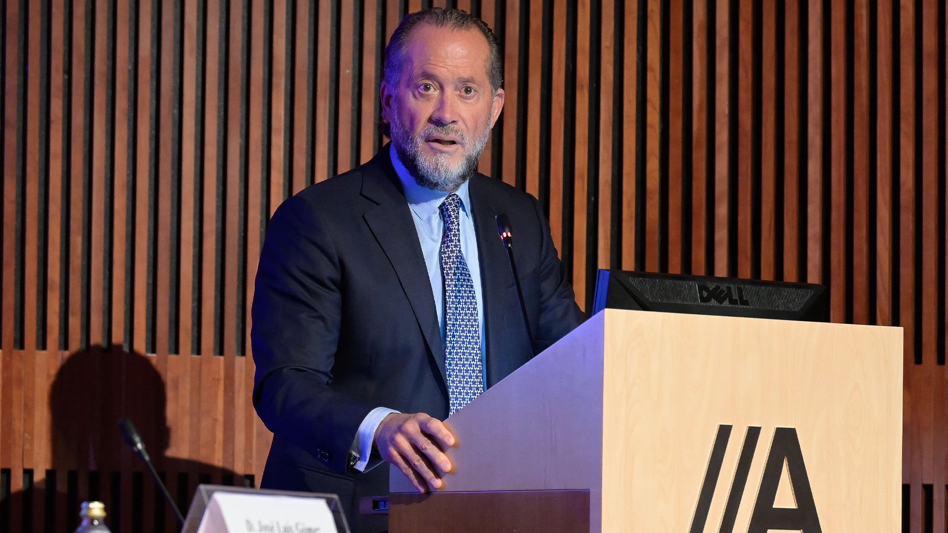 Sabadell ofrece a Escotet sustituir a Oliu en 2028 a cambio de una fusión rápida con Abanca