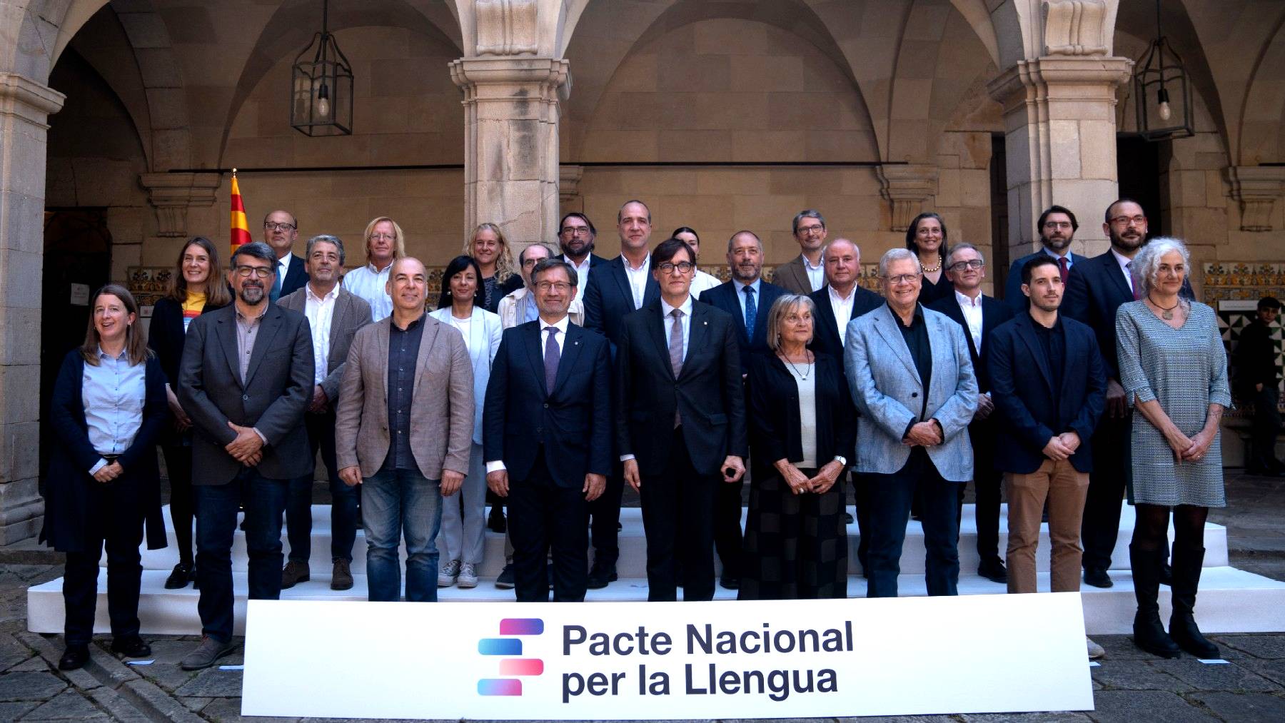 Illa pacta con ERC arrinconar el español en la administración y la empresa en favor del catalán