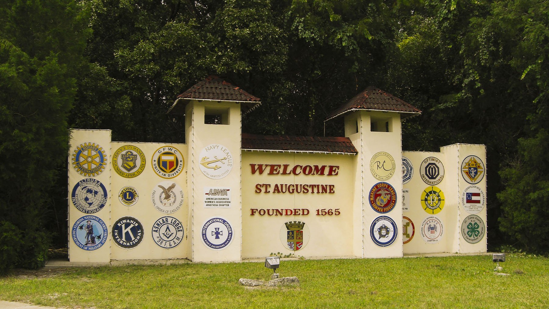 Entrada a San Agustín, en Florida. Foto: Diego Delso en Wikimedia Commons.