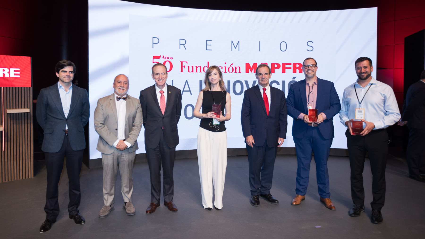 De izquierda a derecha: Diego del Alcázar Benjumea (CEO de IE University), Juan Cruz Cigudosa (secretario de Estado de Ciencia, Innovación y Universidades), Antonio Huertas (Fundación MAPFRE), Emma Garatea (Cocoon), Andrés Allamand (secretario gral. iberoamericano), Luis Santiago (PEGASI SAIL), Manuel Acevedo (Helpful Village)