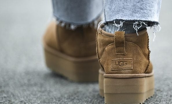Botas UGG en Ankara, Turquía, el 28 de enero de 2024. (Foto de Mehmet Futsi/Anadolu vía Getty Images)