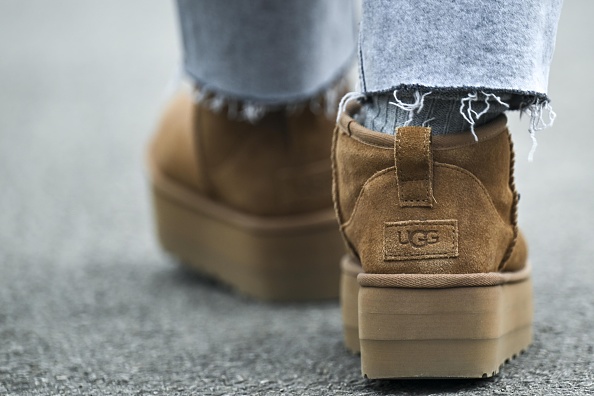 Botas UGG en Ankara, Turquía, el 28 de enero de 2024. (Foto de Mehmet Futsi/Anadolu vía Getty Images)