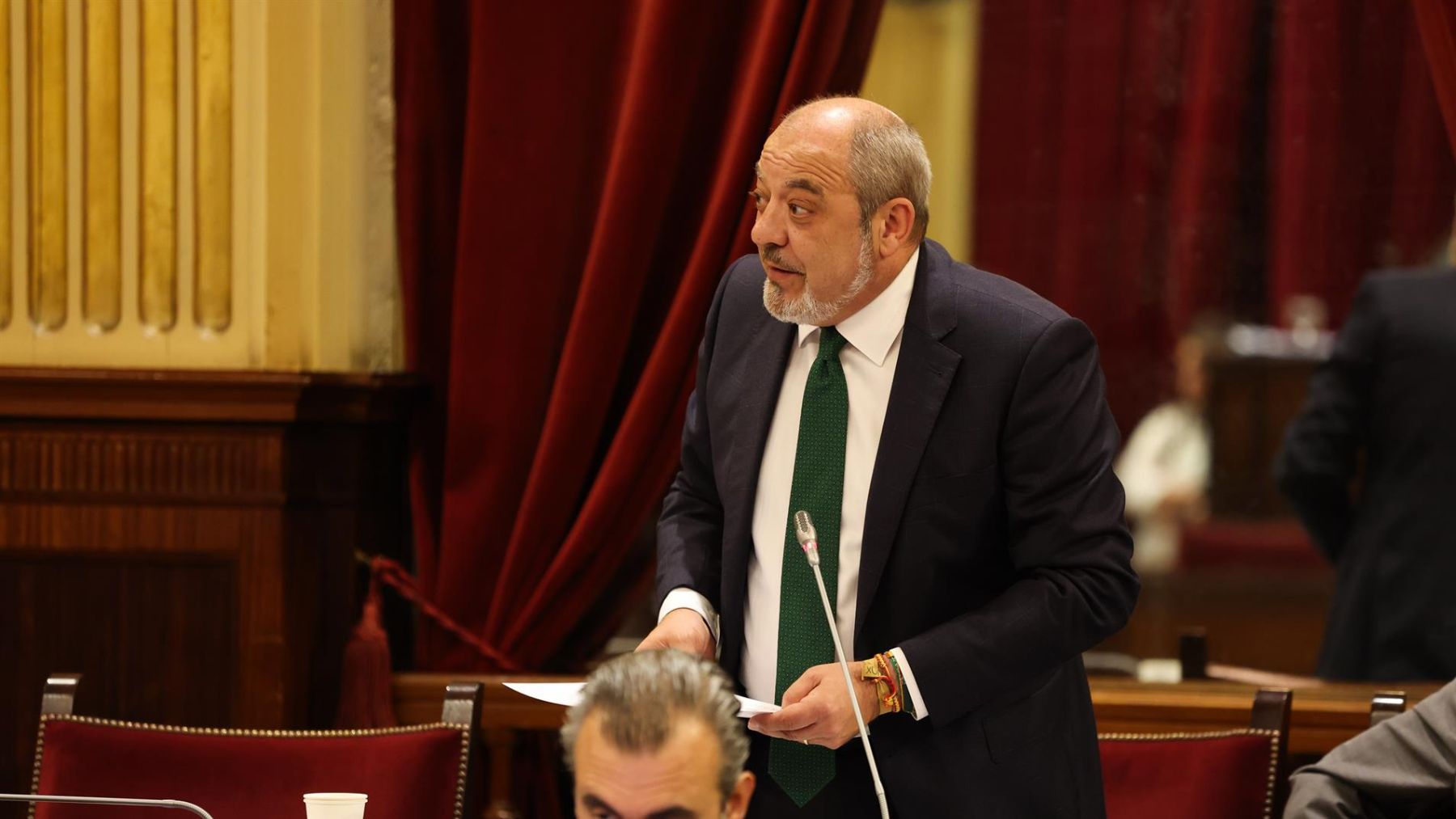 Vox reorganiza sus escaños en el Parlament y aisla a Idoia Ribas