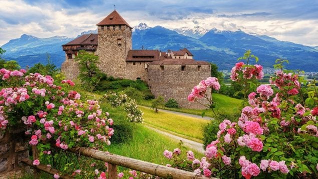 Emigrar a Liechtenstein desde España, razones para emigrar a Liechtenstein si eres español, salario medio en Liechtenstein, requisitos para emigrar a Liechtenstein si eres español.
