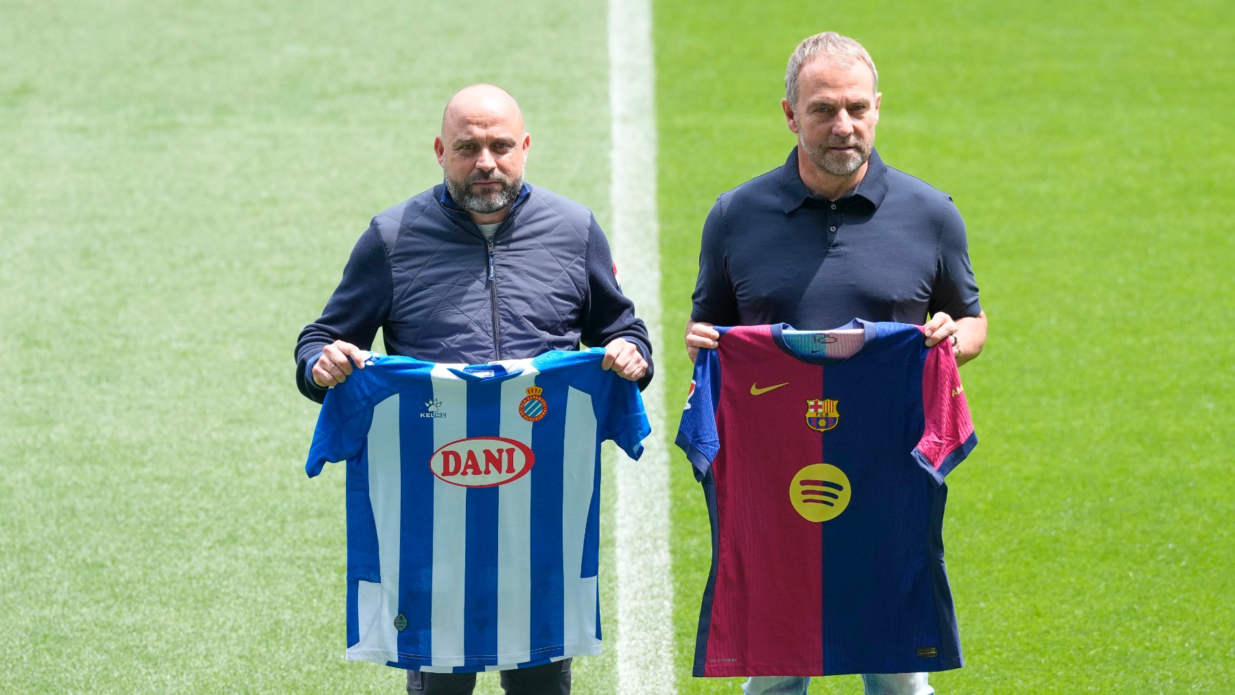 Flick y Manolo González en la previa del Espanyol-Barcelona. (EFE)