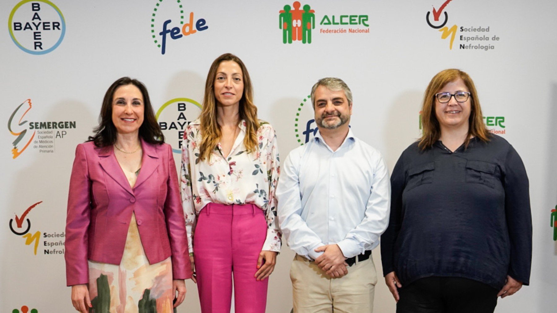 Foto de familia para campaña de sensibilización del ecosistema cardiorrenal y salud renal.