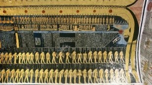 Descubrimiento arqueológico que demostraría que los egipcios dibujaban la Vía Láctea, hallazgo científico del antiguo Egipto, los arqueólogos resuelven un misterio de los sarcófagos del Antiguo Egipto.
