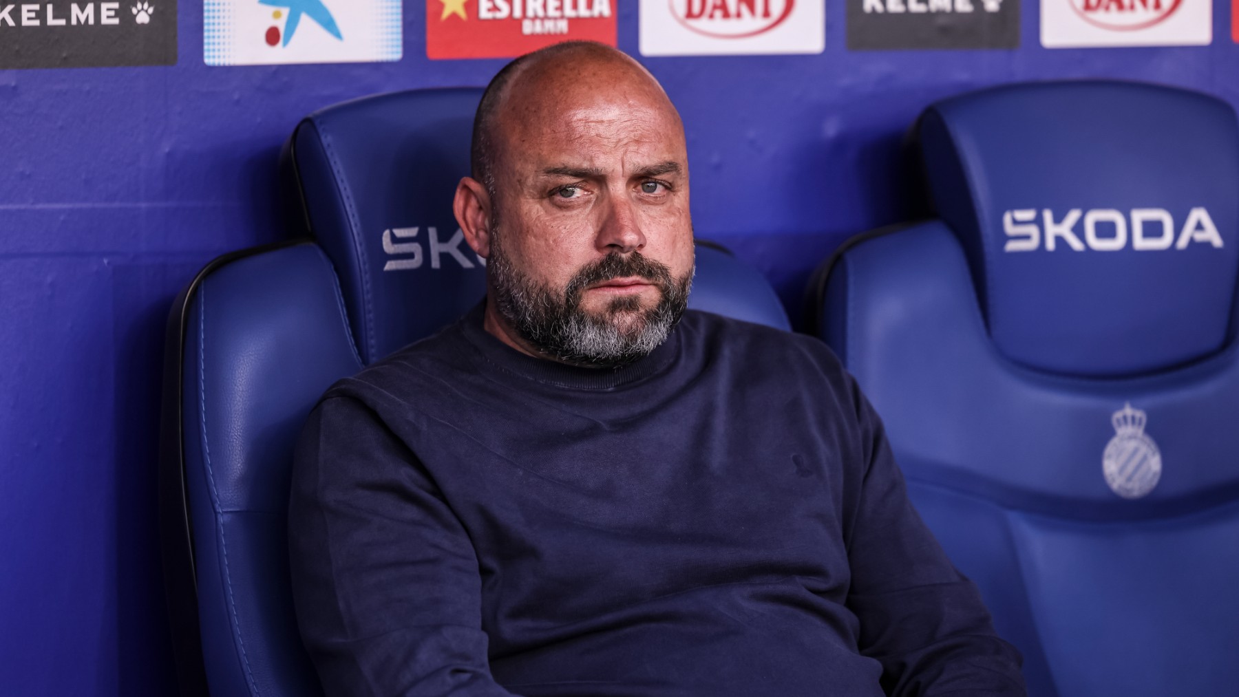 Manolo González, en el banquillo de Cornellá durante un partido de la Liga esta temporada. (EP)