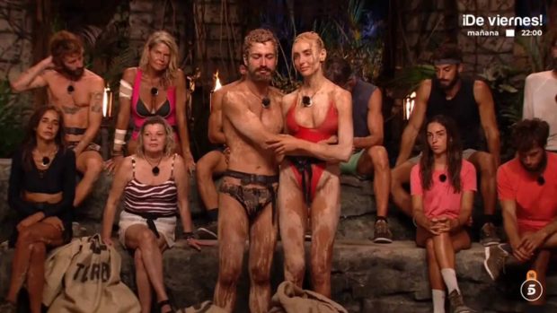 Joshua Velázquez y Nieves Bolós en 'Supervivientes 2025'. (Mediaset)
