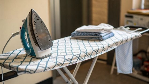 Plancha de ropa, ropa, trucos de limpieza, trucos