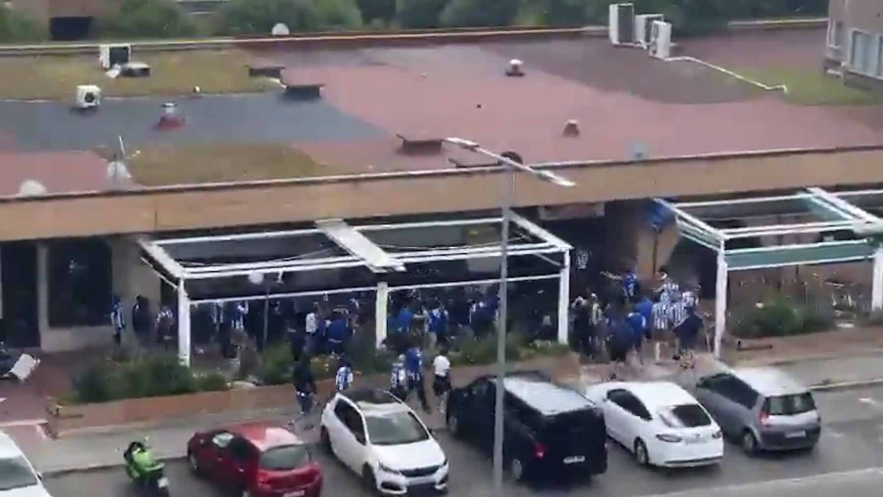 Brutal pelea entre hinchas de Valladolid y Alavés.