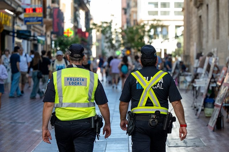 Dos agentes de la Policía Local, en el centro de Palma.