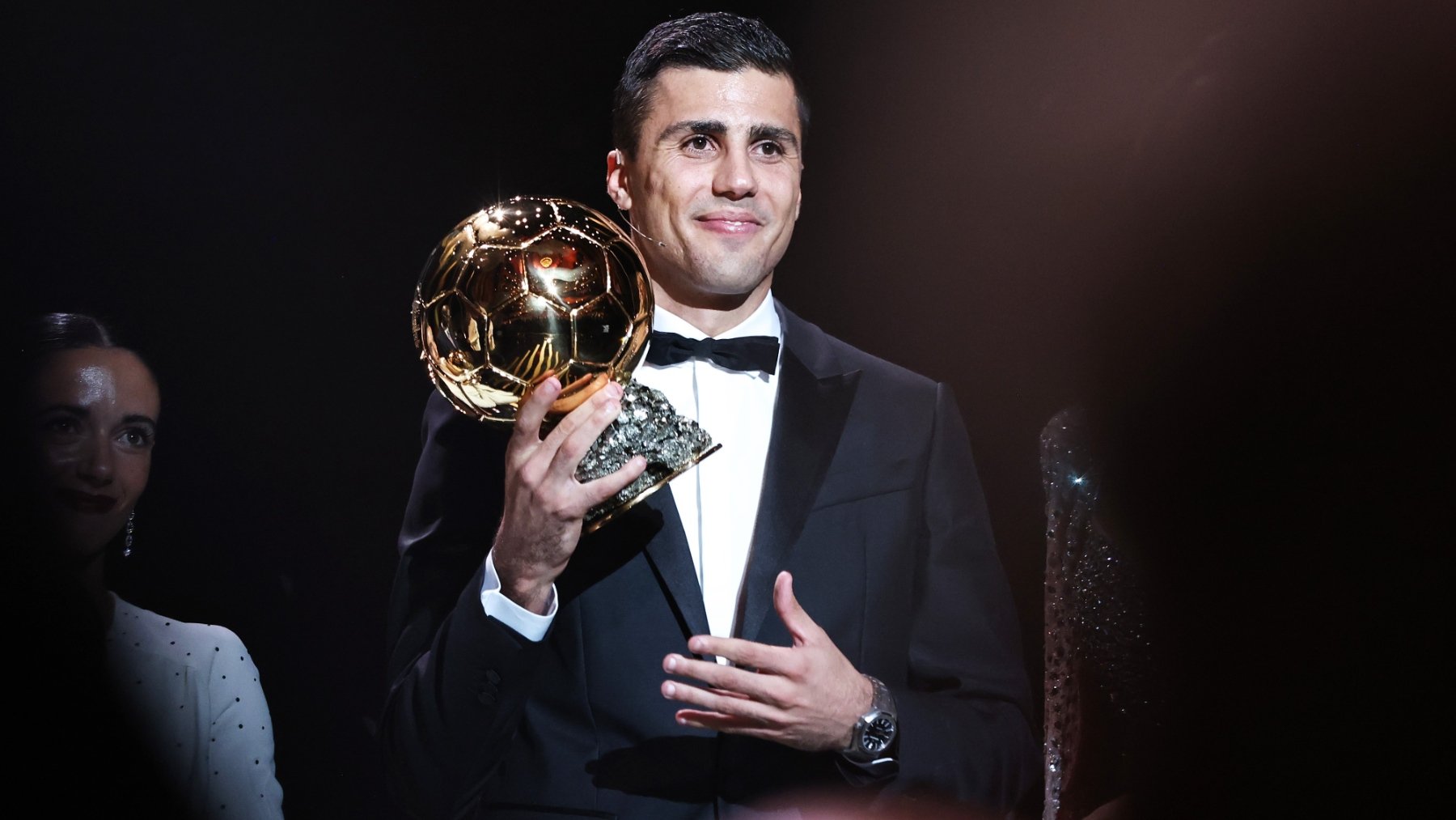 Rodri levanta el Balón de Oro. (EP)