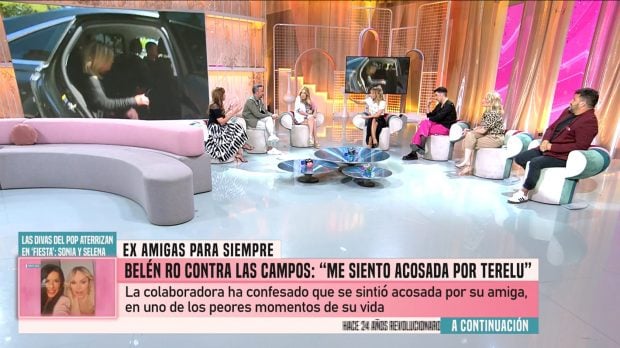 Belén Rodríguez junto al resto de colaboradores en Fiesta. (Mediaset)