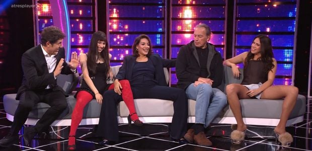 Bertín Osborne junto a todas sus compañeras de Tu cara me suena (Atresmedia).