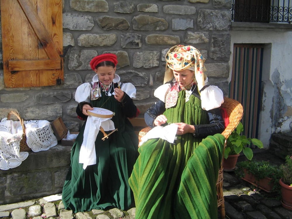 Traje ansotano. @Turismo de Aragón