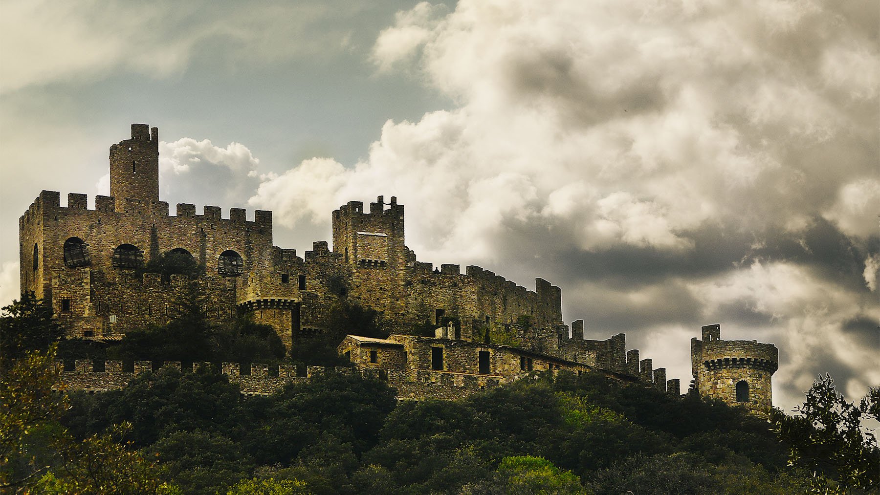 Castillo de Requesens. Foto: José Ramírez en Flickr.