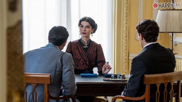 Curro, Esmeralda y Lope en La Promesa. (RTVE)