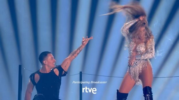 Melody hace el gesto del helicóptero tras su actuación en Eurovisión 2025. (YouTube)