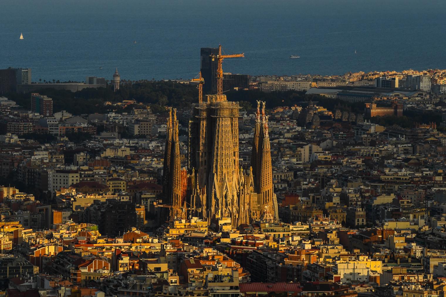 Viviendas en el centro de Barcelona. (Getty).