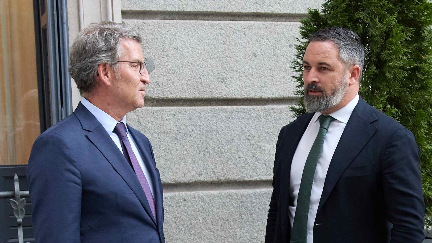 Alberto Núñez Feijóo y Santiago Abascal. (EP)