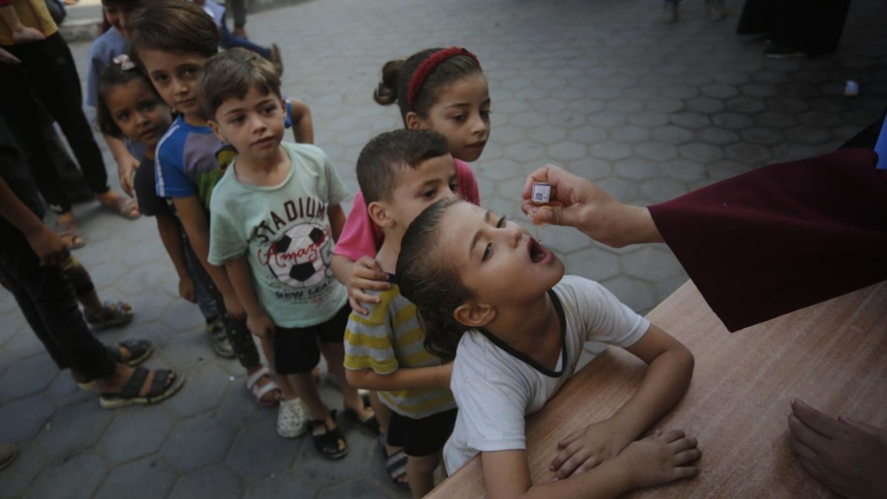 Niños recibiendo atención médica en la Franja de Gaza. (Ep)