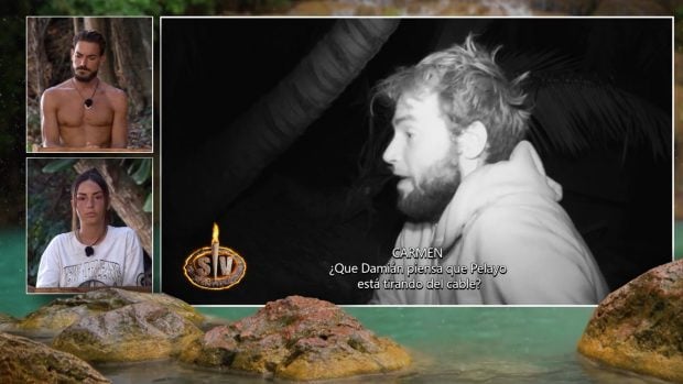 Montoya habla con sus compañeros de Supervivientes en plena noche (Mediaset).