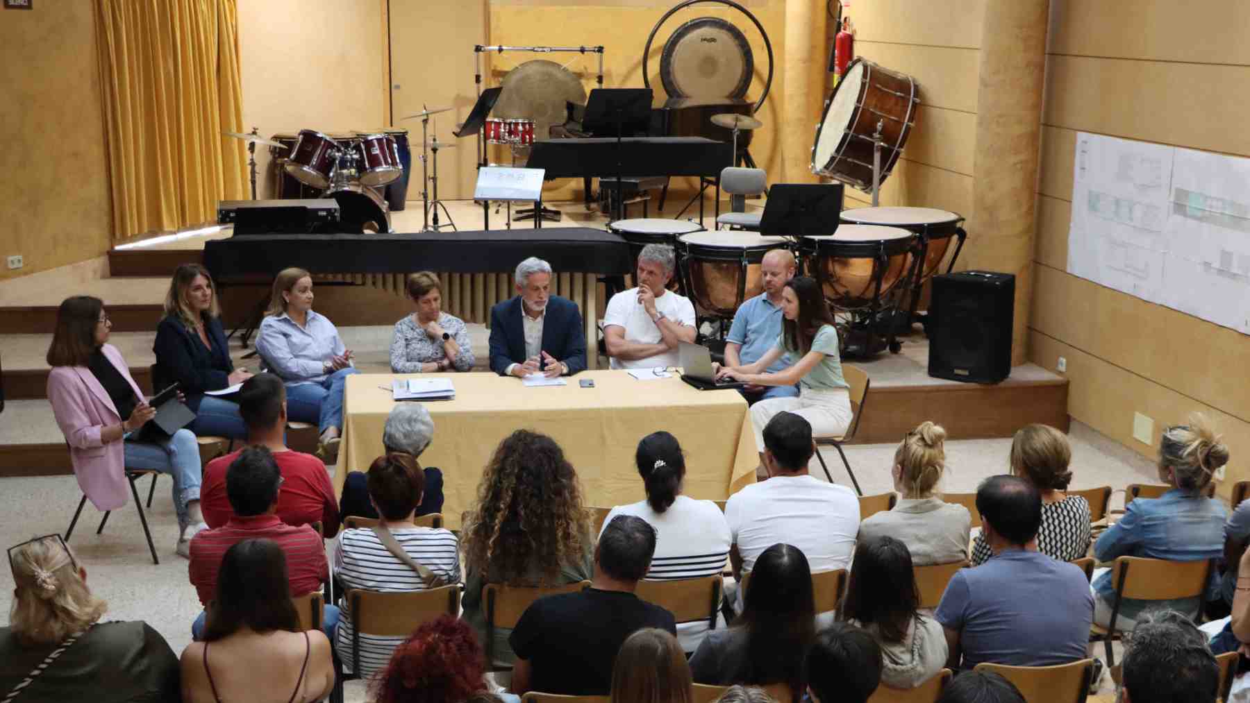 Reunión en la Escuela de Música de Santanyí.