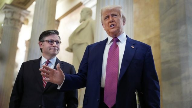 El presidente de EEUU, Donald Trump, junto a Mike Johnson en el Capitolio. (Getty)