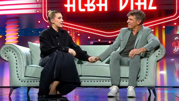Alba Díaz junto a su padre, Manuel Díaz el Cordobés, en El Show. (RTVA)