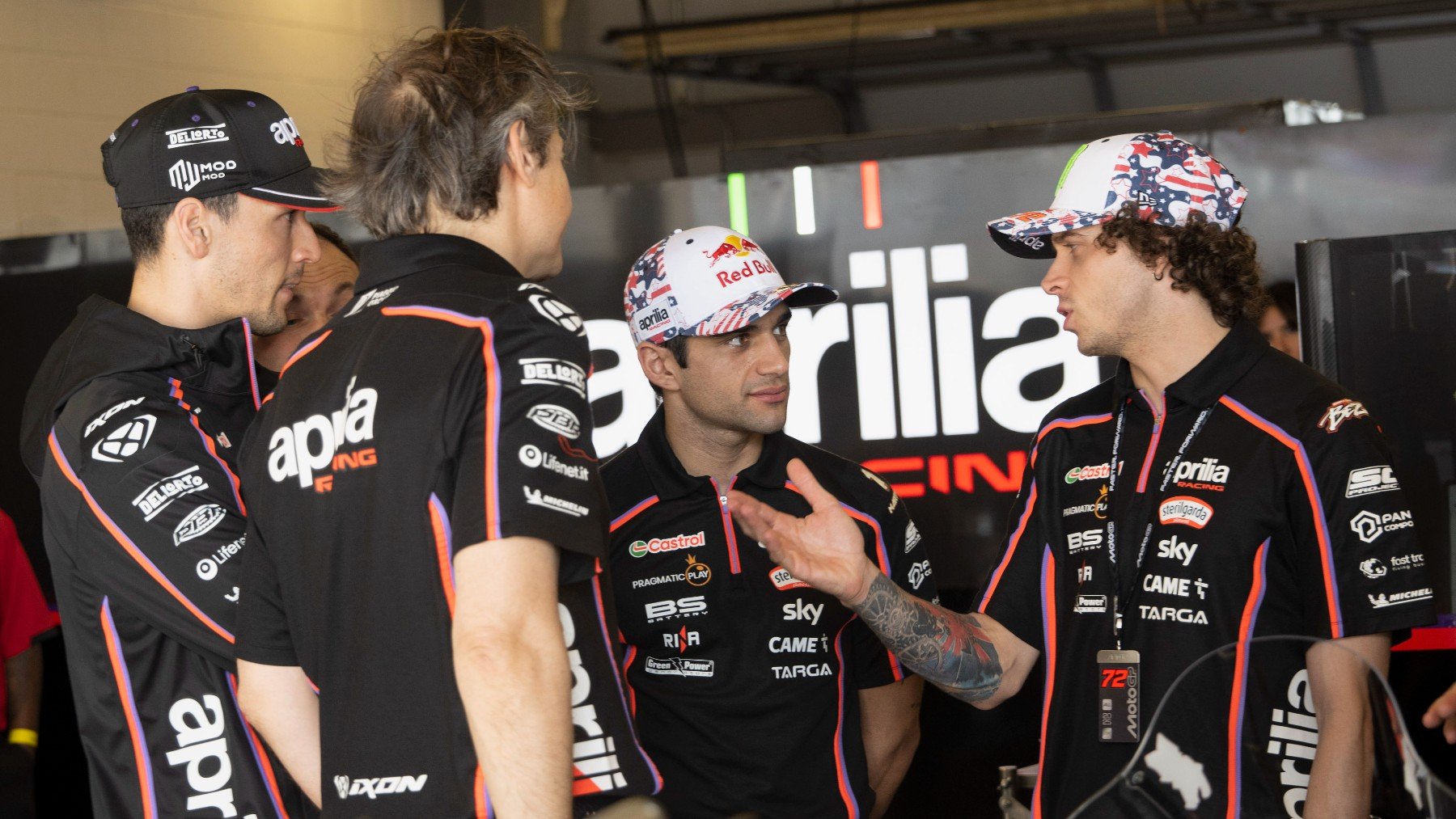 Jorge Martín habla con la cúpula de Aprilia. (Getty)
