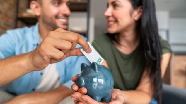 dinero efectivo en casa