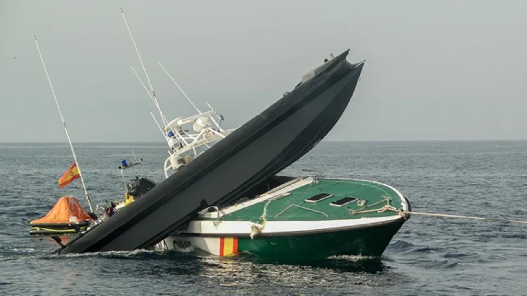 Patrullera de la Guardia Civil arrollada por una narcolancha.